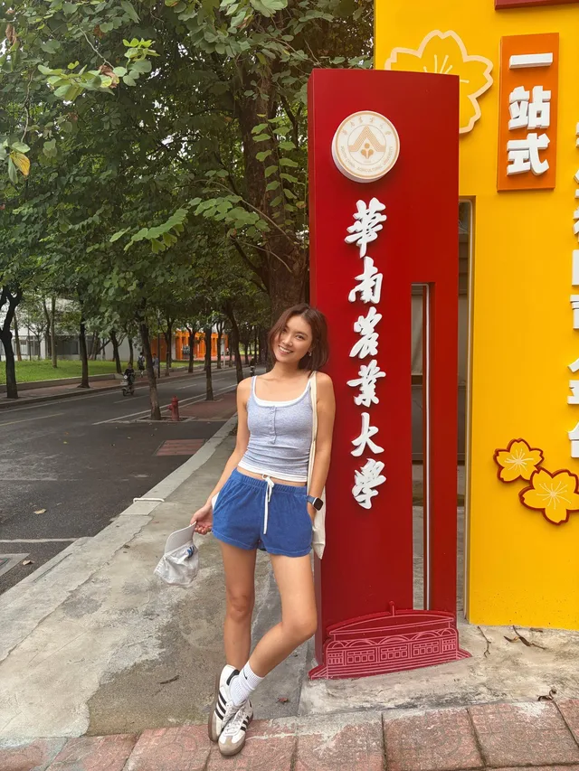 国庆多姿势操四川女友，叫床非常骚。