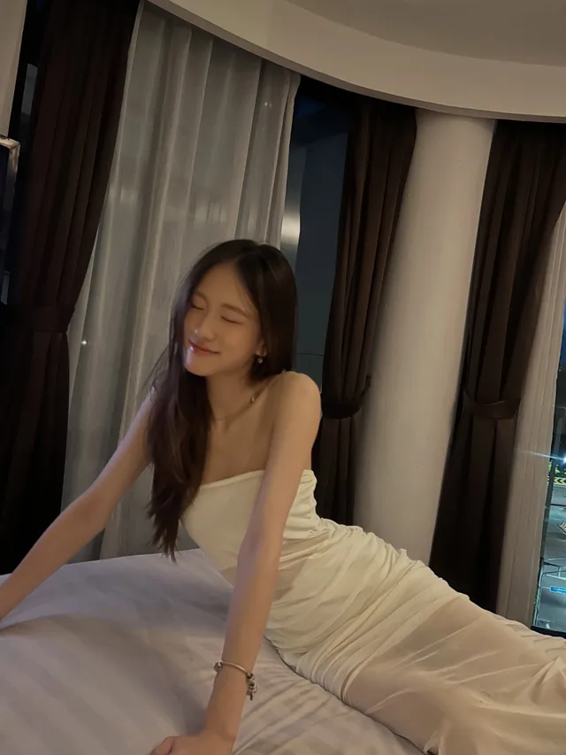 声音刺激，五一假期在丈母娘卧室门口把她女儿操了