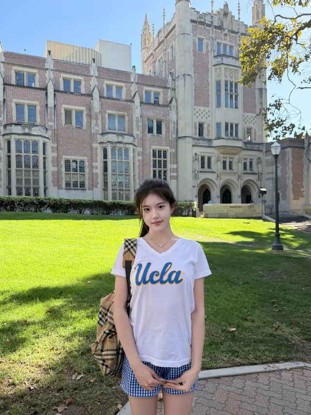 酒店偷听大学室友操他女朋友