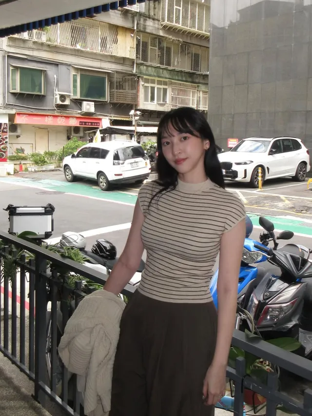 酒店暴力打桩女同事，被操的说太厉害了。