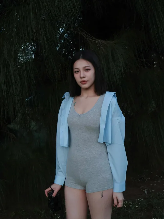 干瑜伽老师，说自己是骚货烂逼。